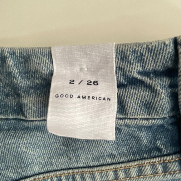 Good American Good Classic Hi-Rise Distressed Blue Jean - Picture 7 of 10